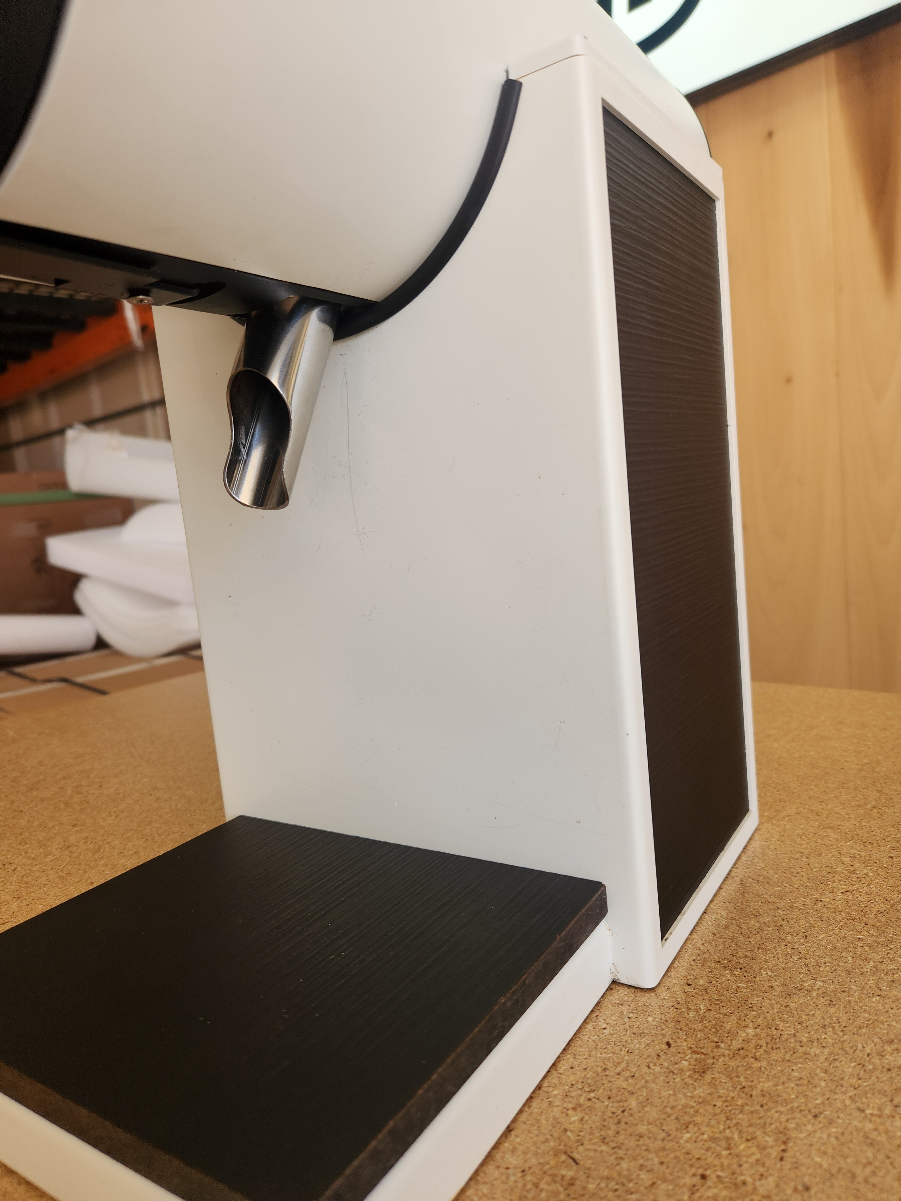 Bentwood Vertical 75 White DEMO 100174