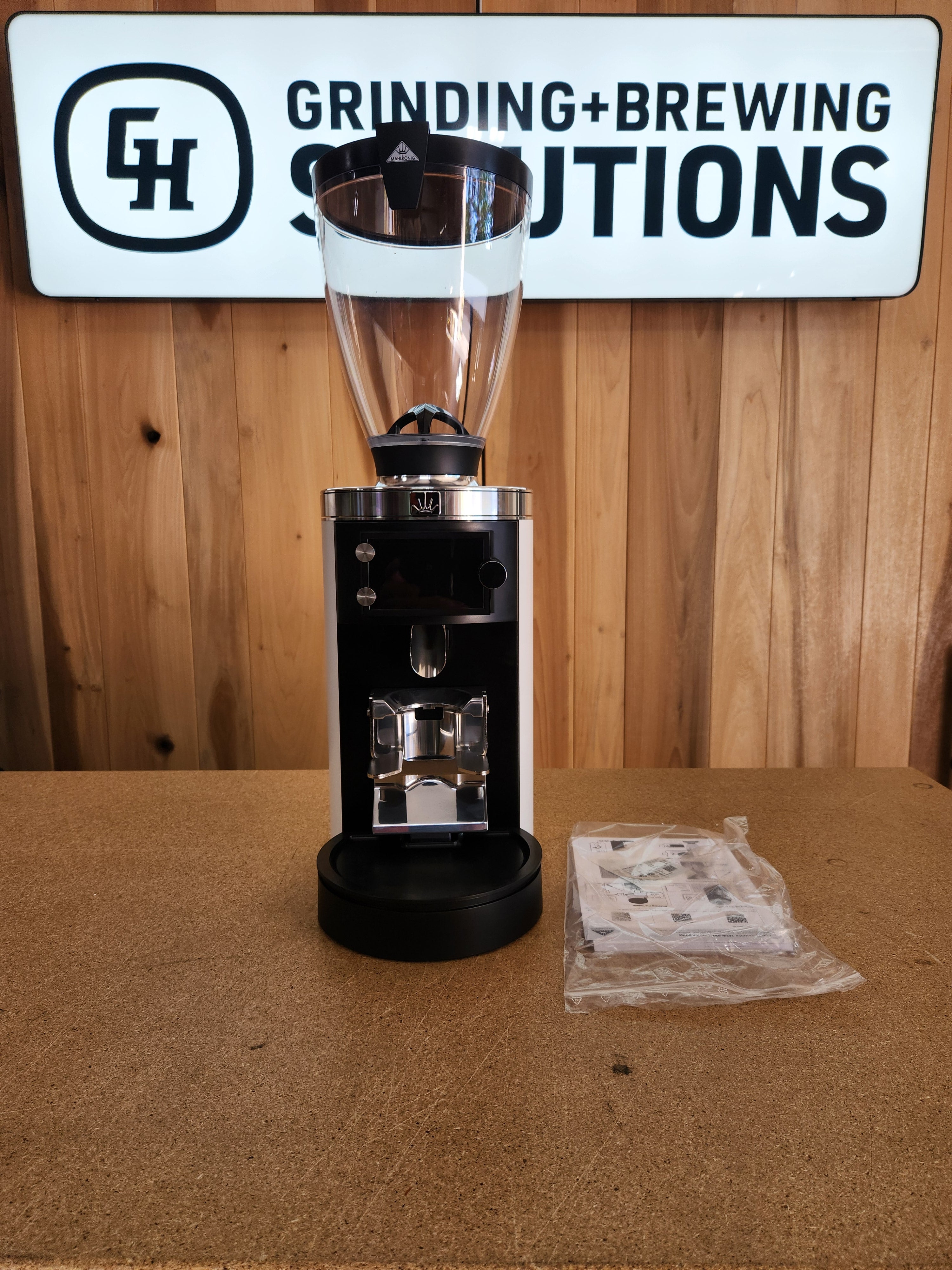 Mahlkonig E65W GbS Grind-by-Sync Espresso Grinder in White DEMO 966300