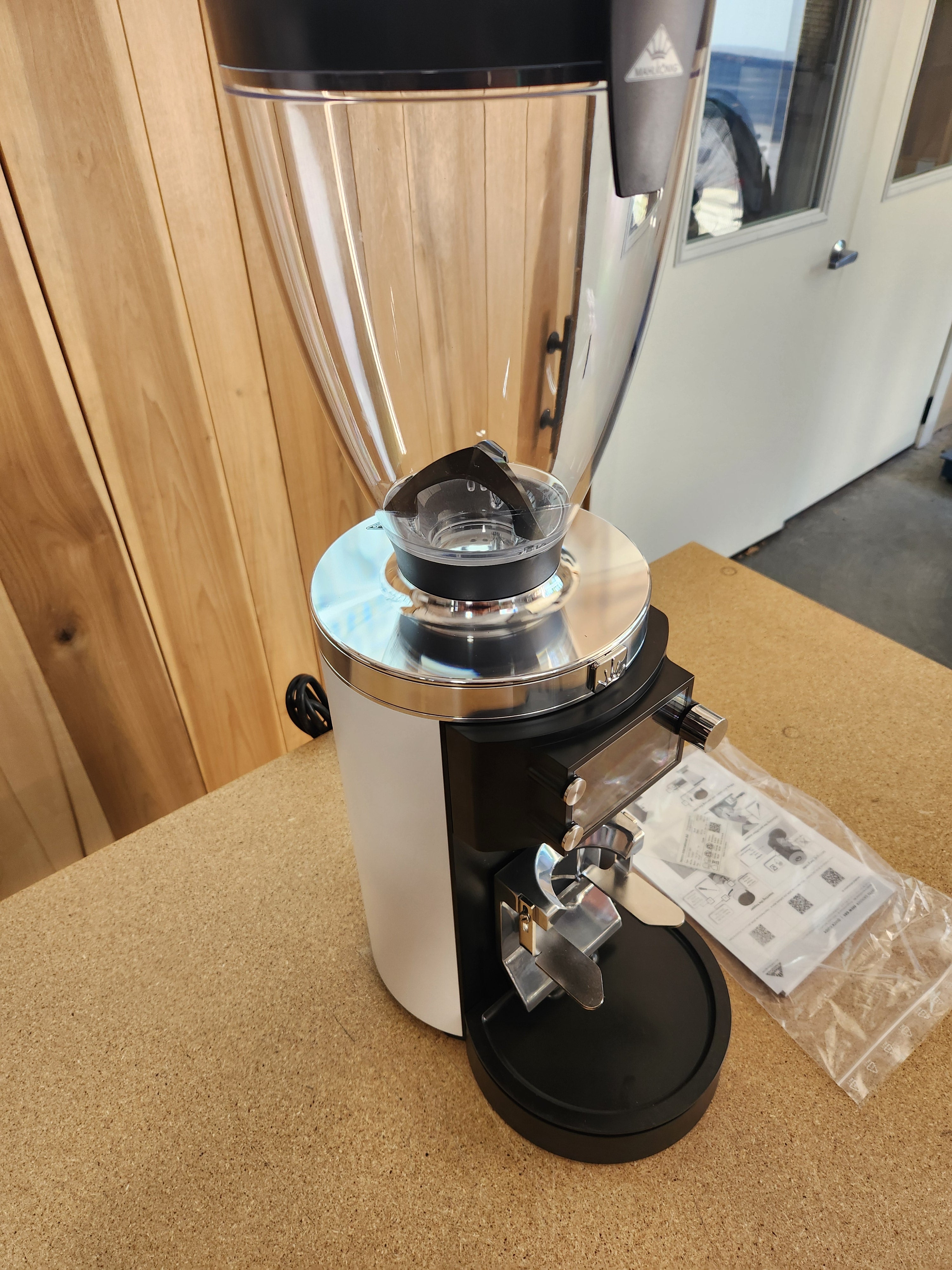 Mahlkonig E65W GbS Grind-by-Sync Espresso Grinder in White DEMO 966300