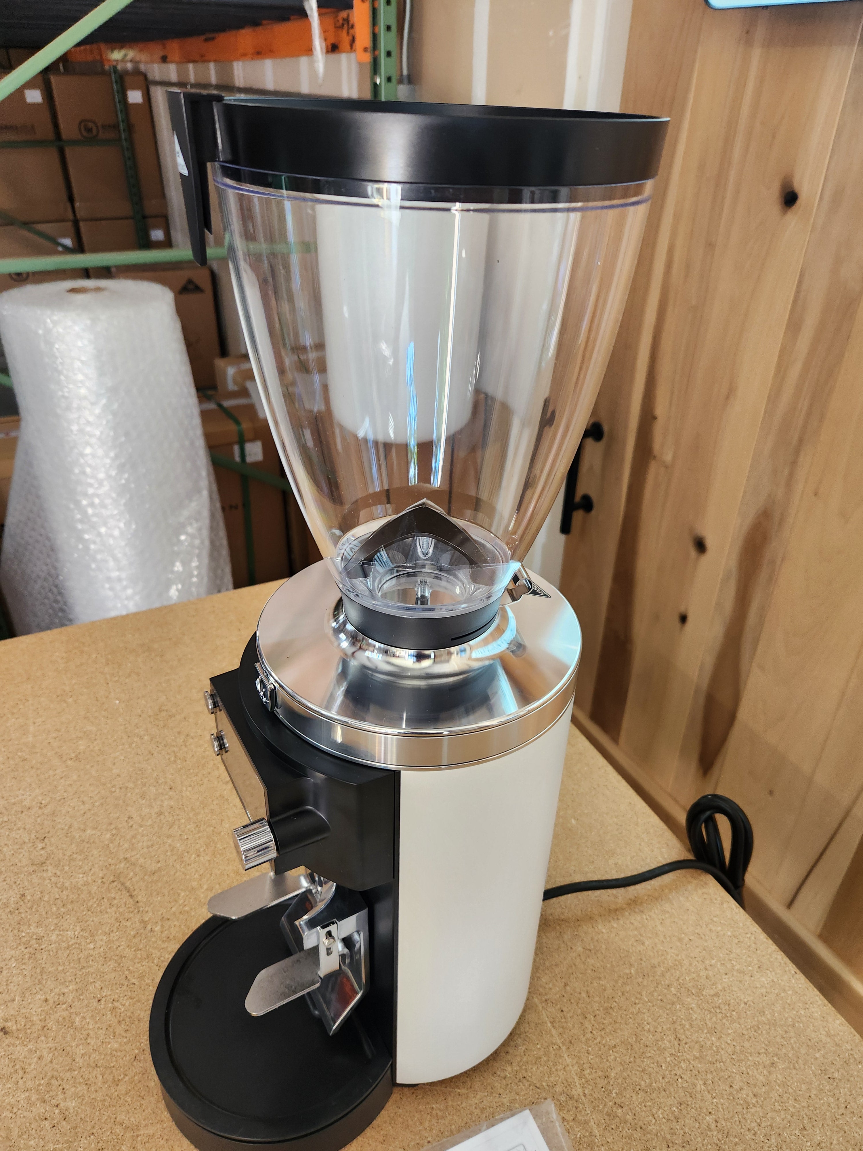 Mahlkonig E65W GbS Grind-by-Sync Espresso Grinder in White DEMO 966300